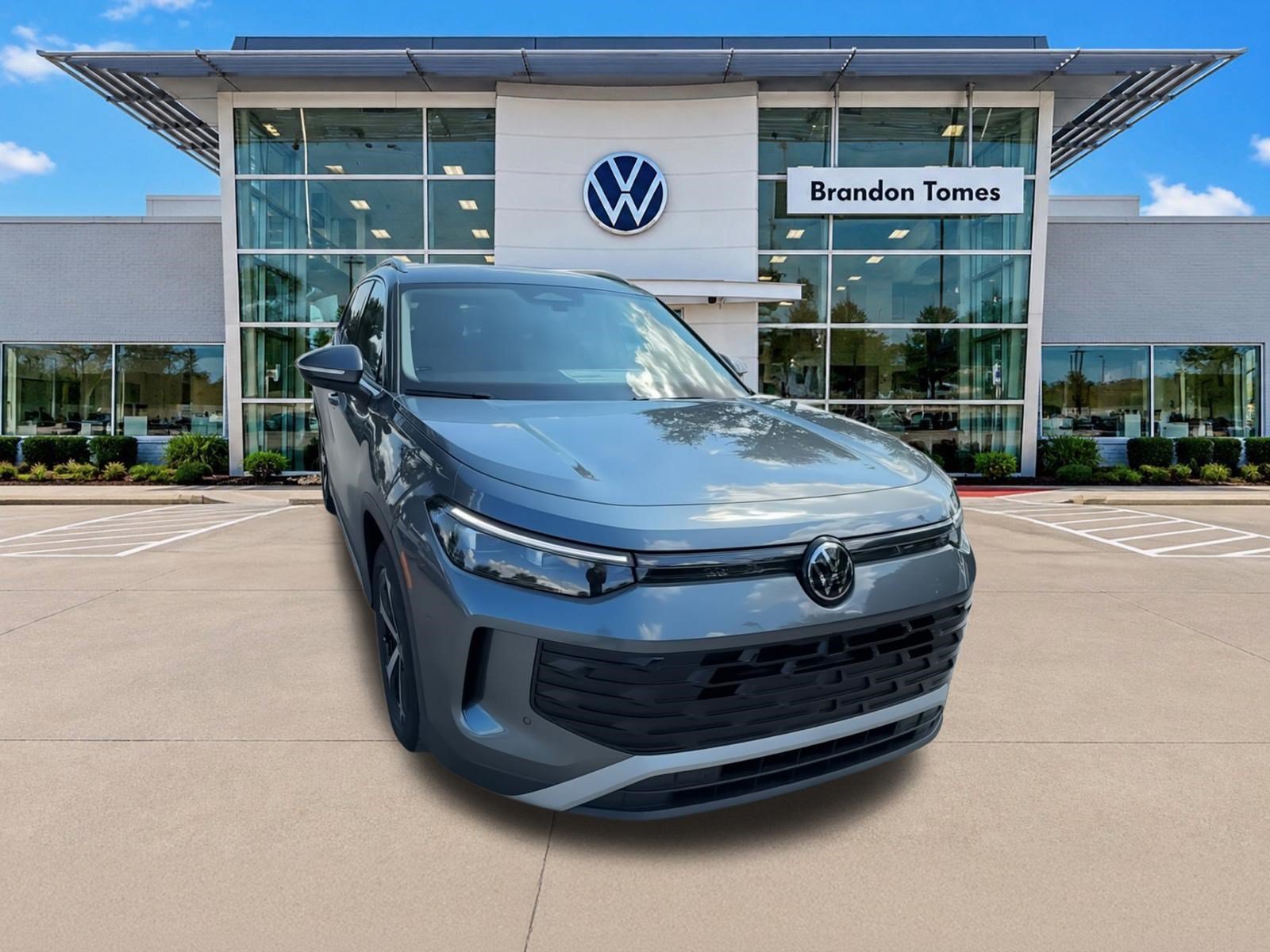 New 2026 Volkswagen Tiguan SE FWD image 2