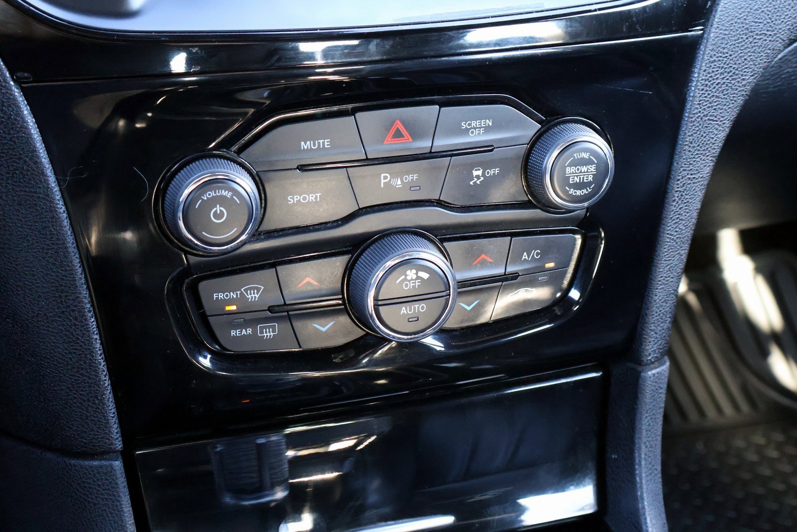 Used 2023 Chrysler 300 S image 31