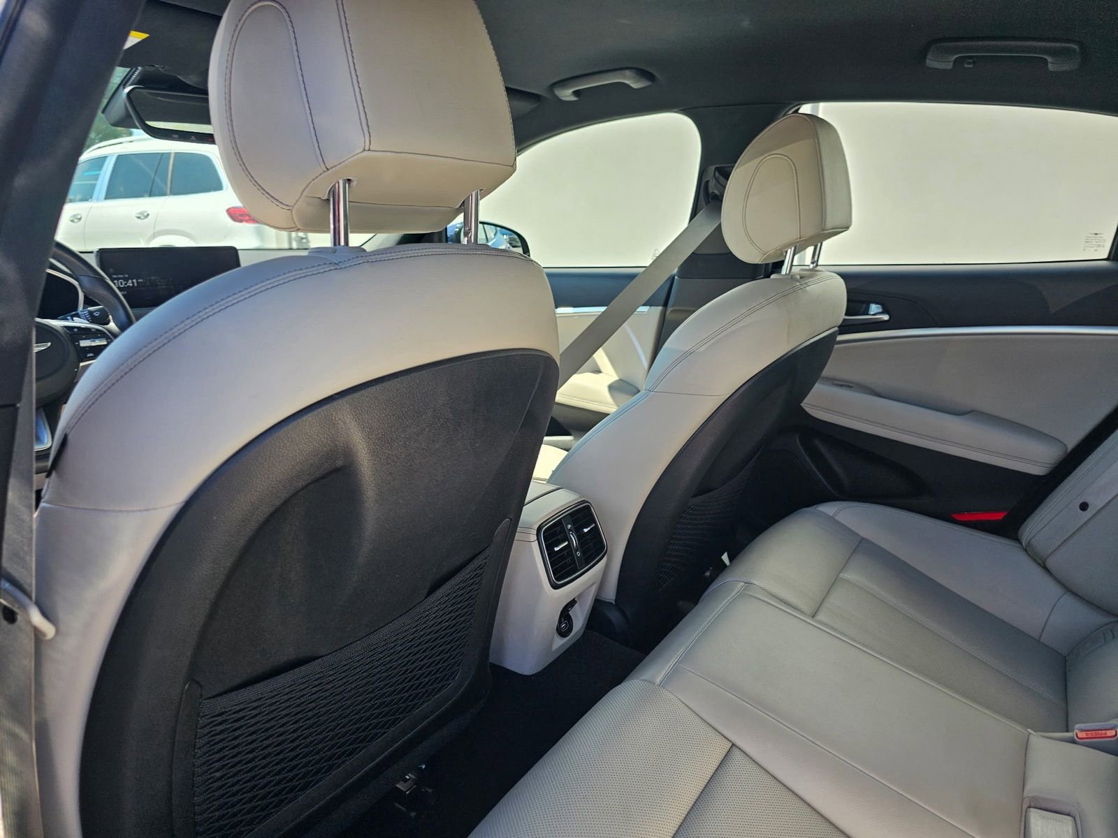 Used 2023 Genesis G70 2.0T image 7