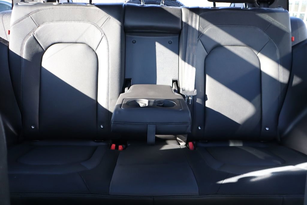 Used 2023 Land Rover Defender 90 X-Dynamic SE image 41