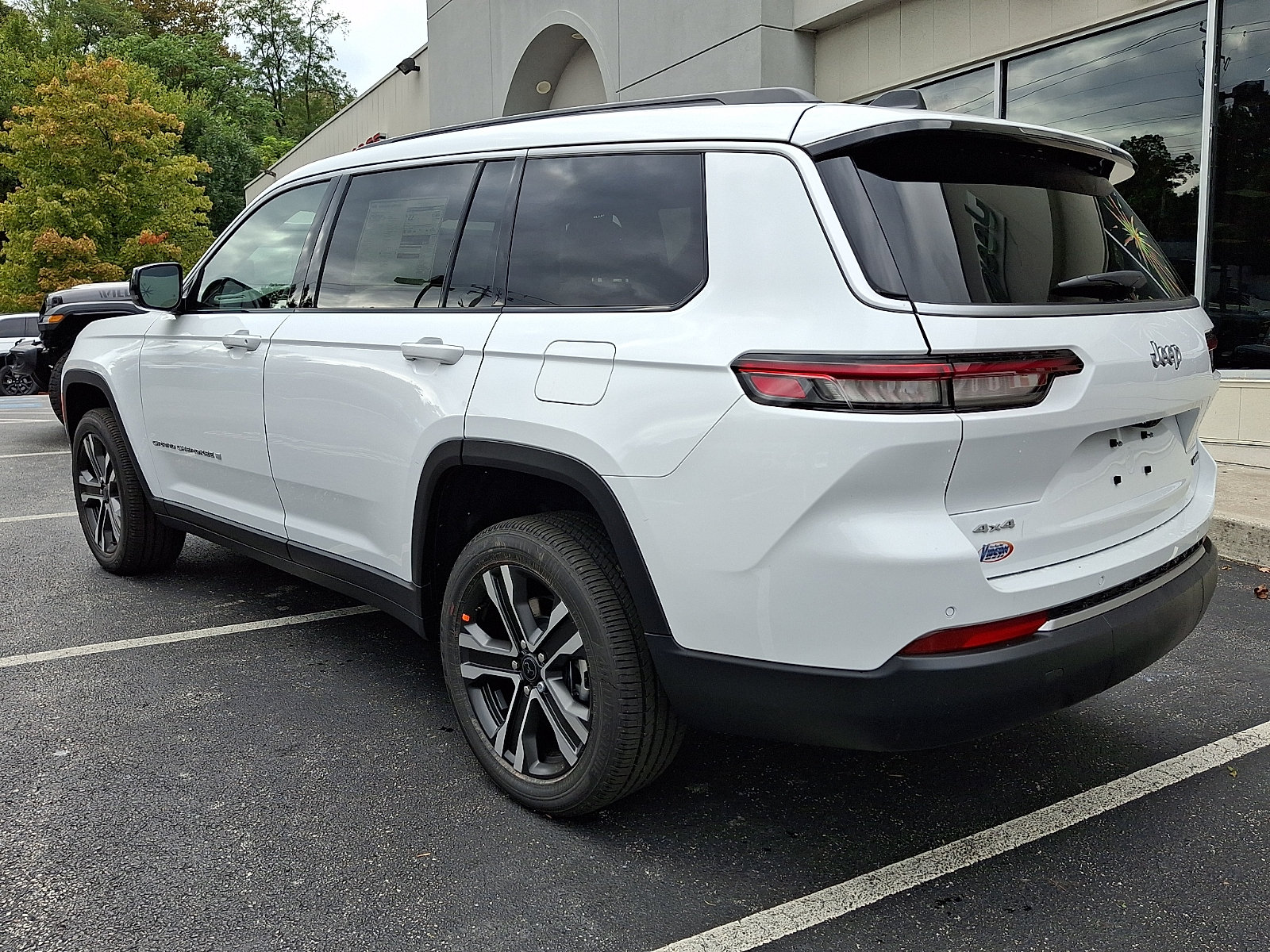 New 2027 Jeep Grand Cherokee L Limited AWD/4WD image 4