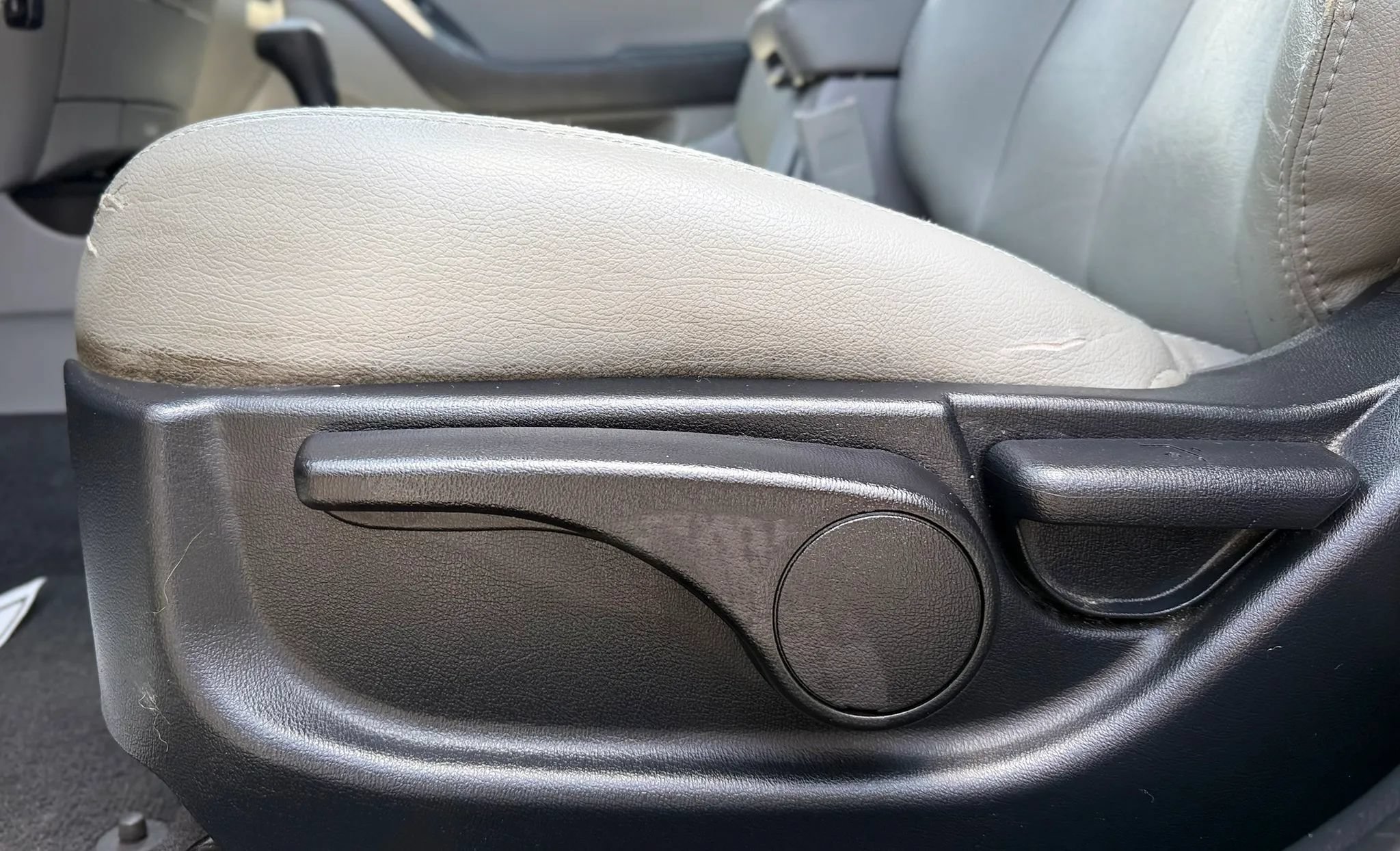 Used 2010 Hyundai Elantra GLS FWD image 22
