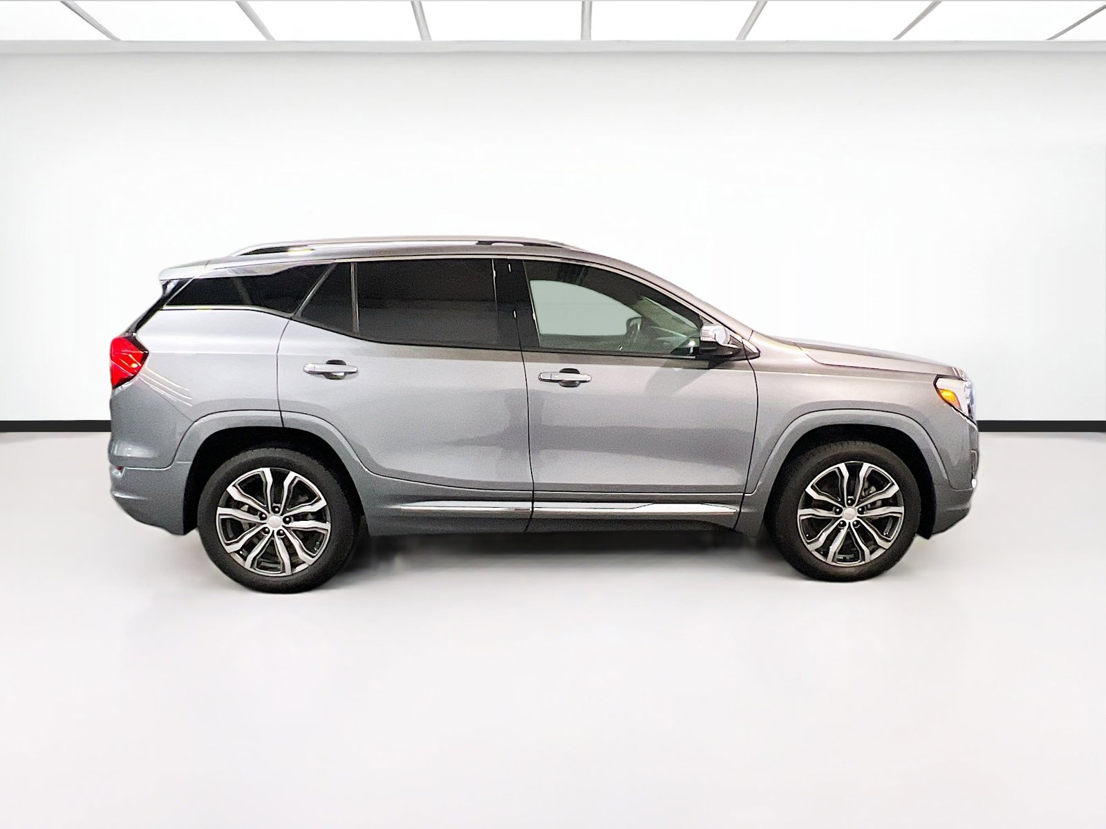 Used 2018 GMC Terrain Denali w/ Comfort Package image 26