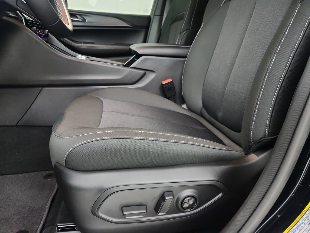 New 2026 Jeep Grand Cherokee Laredo AWD/4WD image 20
