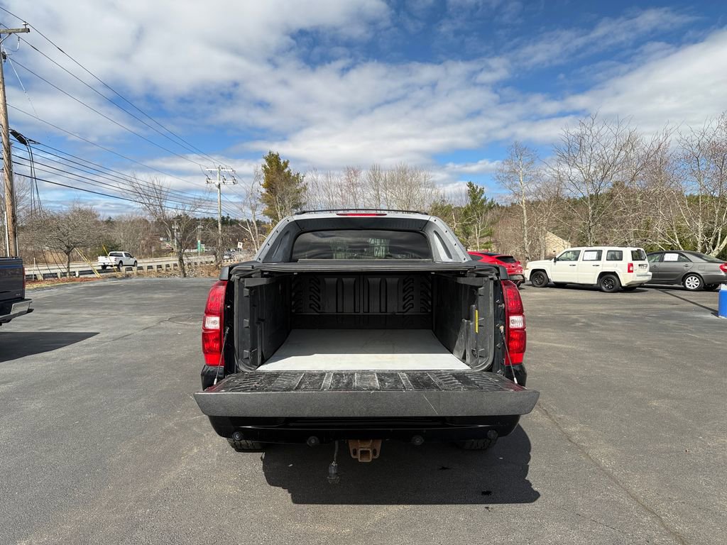 Used 2010 Chevrolet Avalanche LS w/ Interior Plus Package image 12