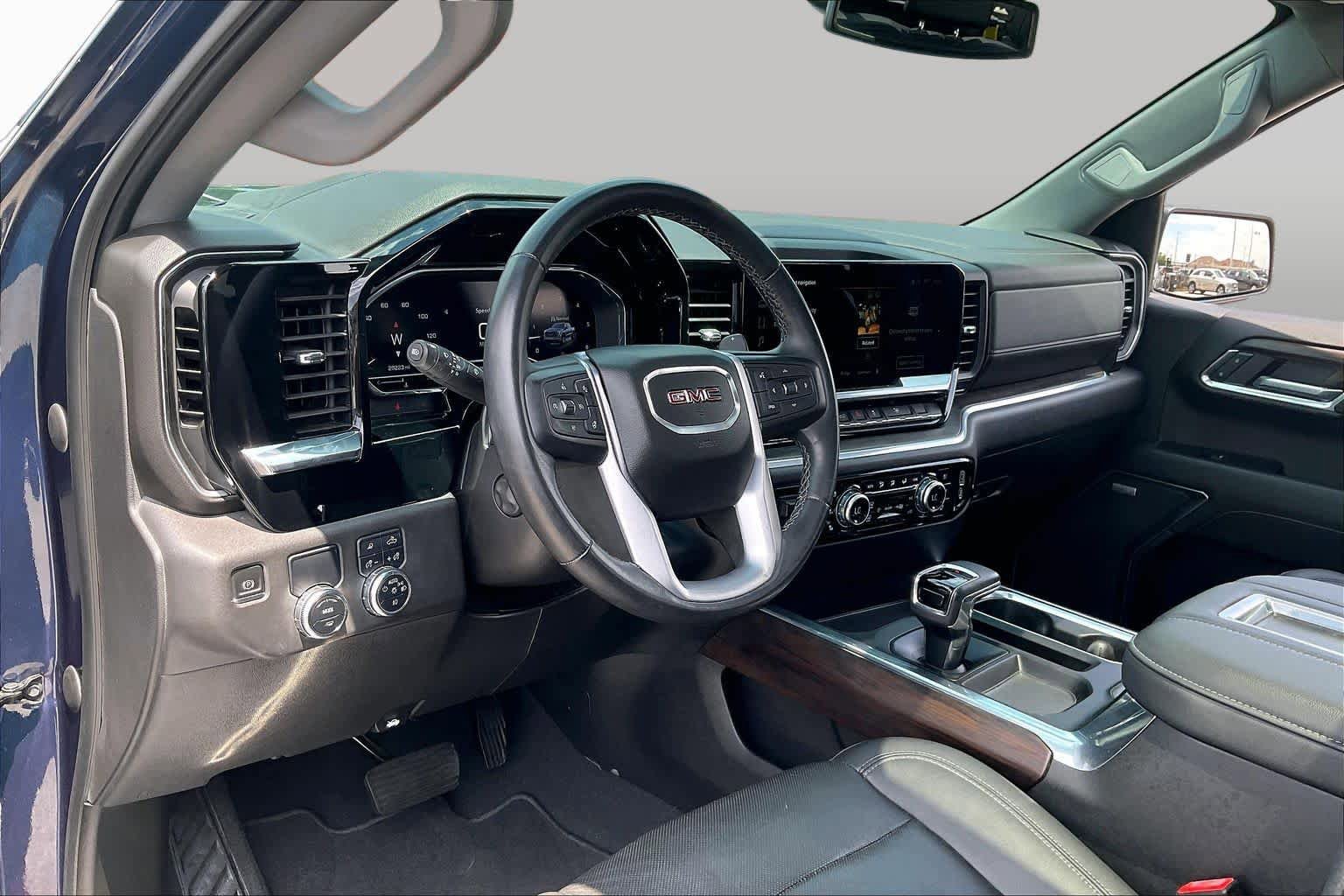 Used 2022 GMC Sierra 1500 SLT RWD image 18