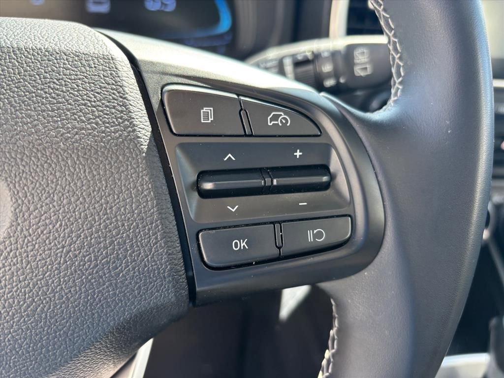 Used 2023 Hyundai Venue FWD image 17