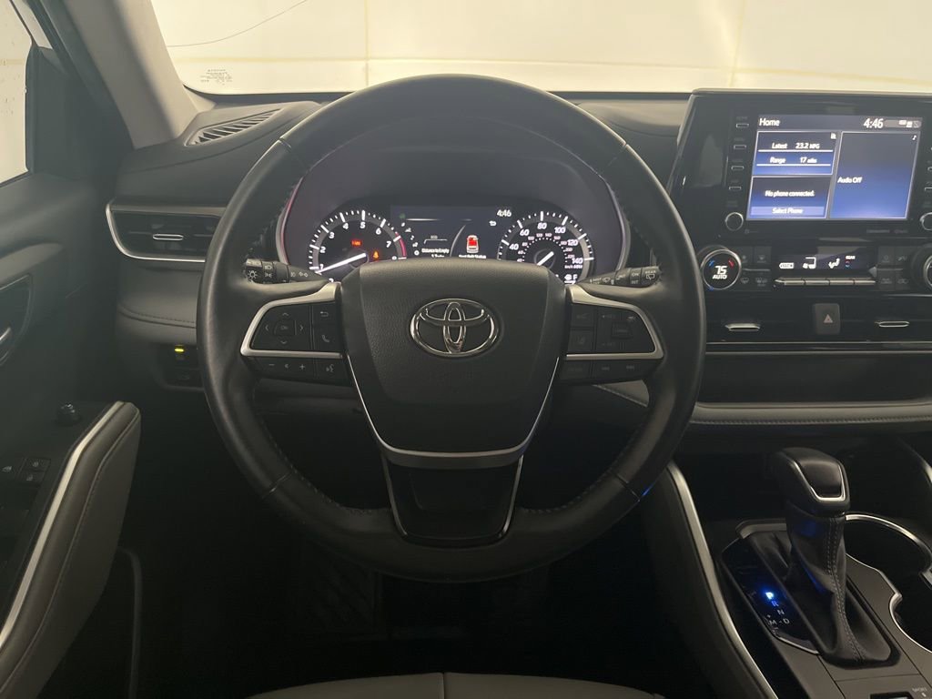 Used 2022 Toyota Highlander XLE AWD/4WD image 35