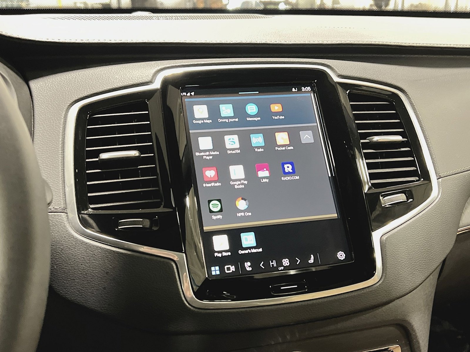 Used 2023 Volvo XC90 B6 Ultimate w/ Protection Package Premier image 18