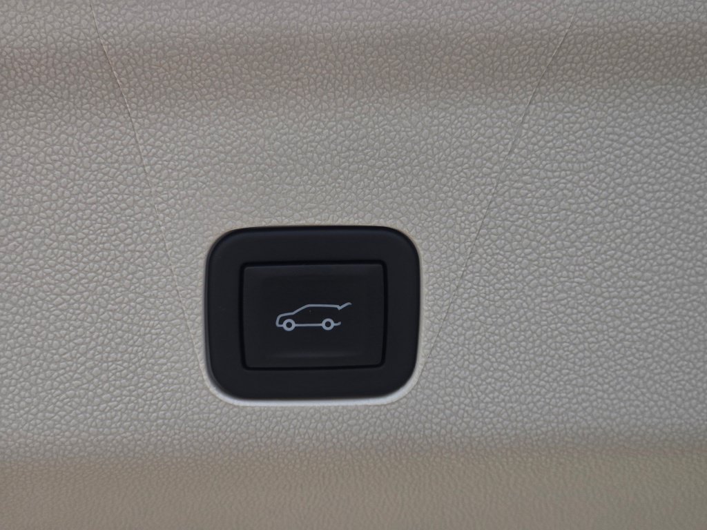 New 2026 Cadillac Escalade Platinum Luxury w/ LPO, Floor Liner Package AWD/4WD image 22