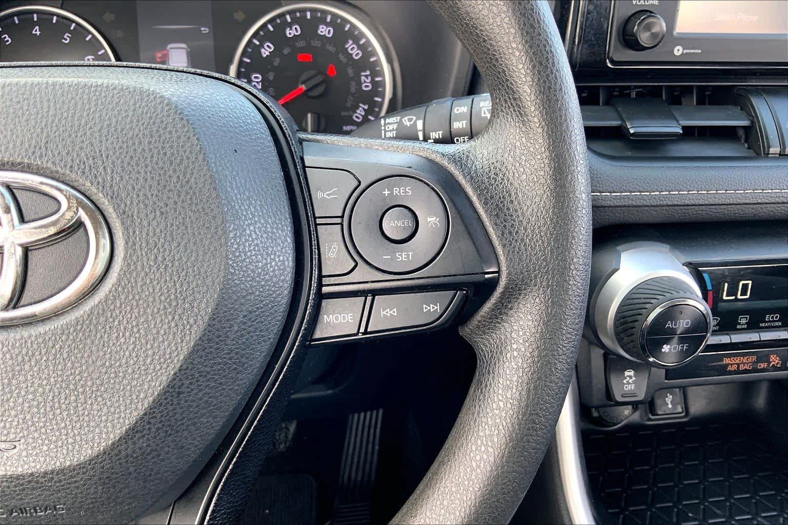 Used 2021 Toyota RAV4 XLE FWD image 24