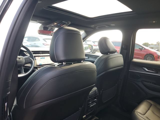 New 2026 Jeep Grand Cherokee L Limited w/ Limited Altitude Package AWD/4WD image 12