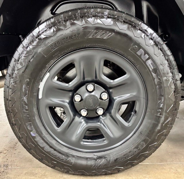 Used 2025 Jeep Wrangler Sport AWD/4WD image 8