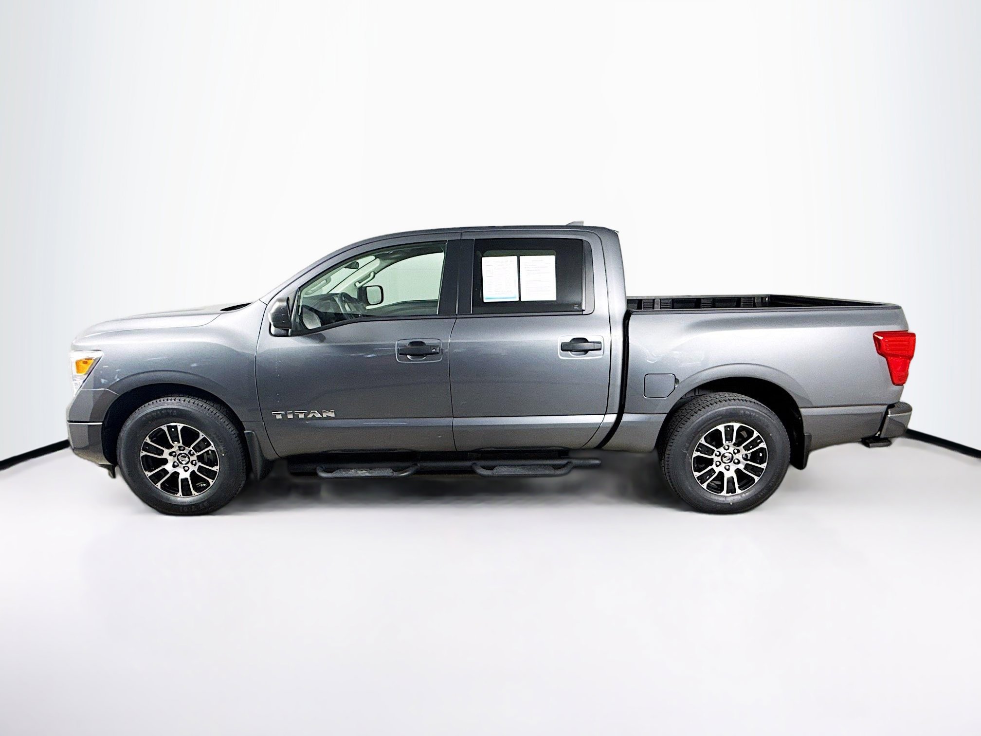 Used 2022 Nissan Titan SV w/ Accessory Utility Package image 7
