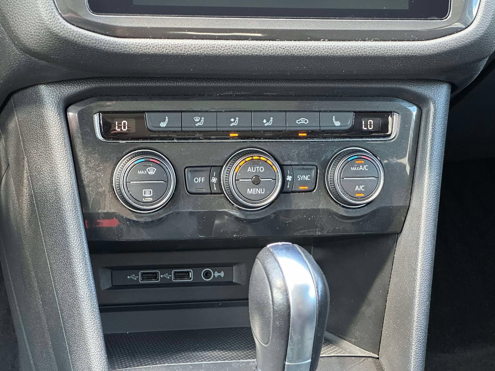 Used 2018 Volkswagen Tiguan SE FWD image 19