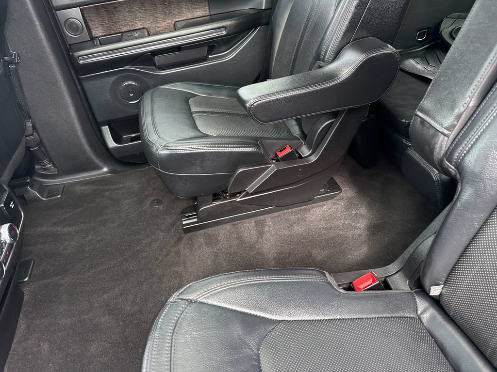 Used 2019 Ford Expedition Limited w/ Equipment Group 302A AWD/4WD image 28