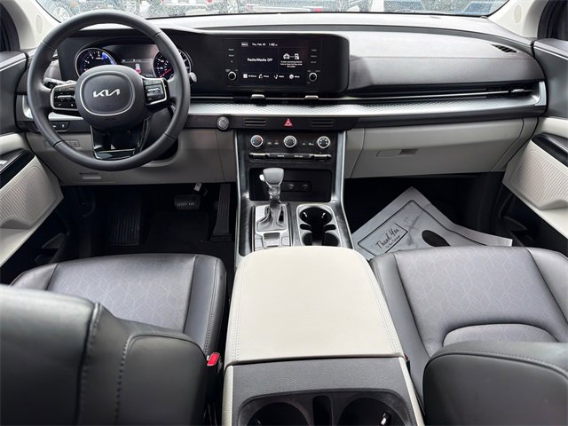 Used 2023 Kia Carnival LX image 20