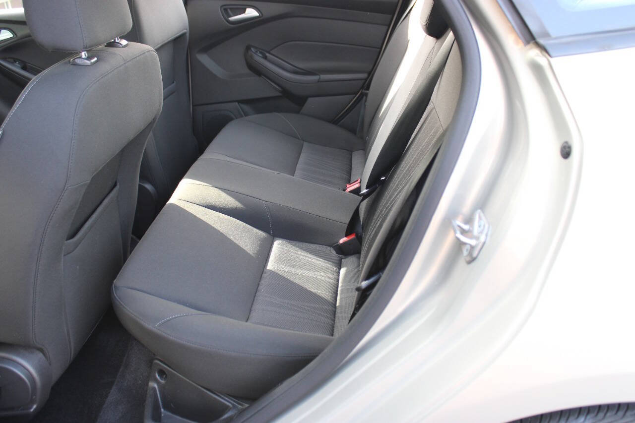 Used 2015 Ford Focus SE FWD image 10