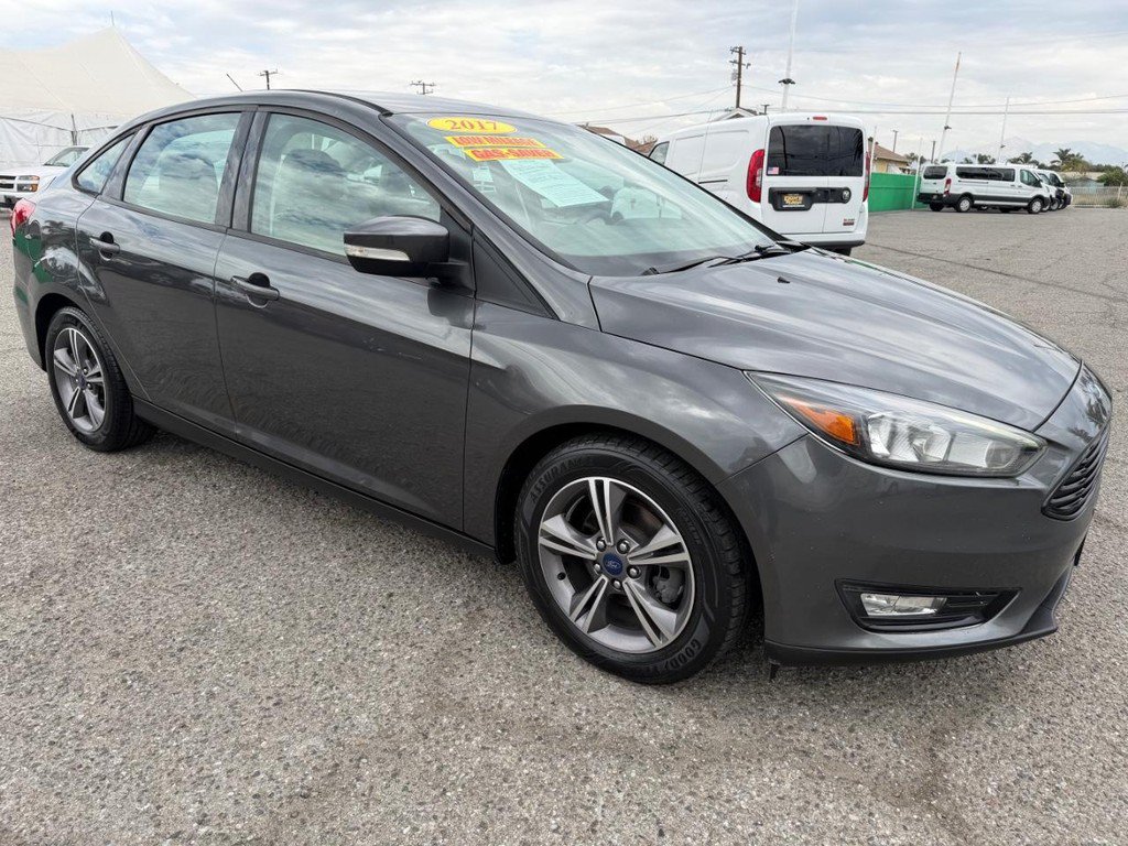 Used 2017 Ford Focus SE FWD image 3