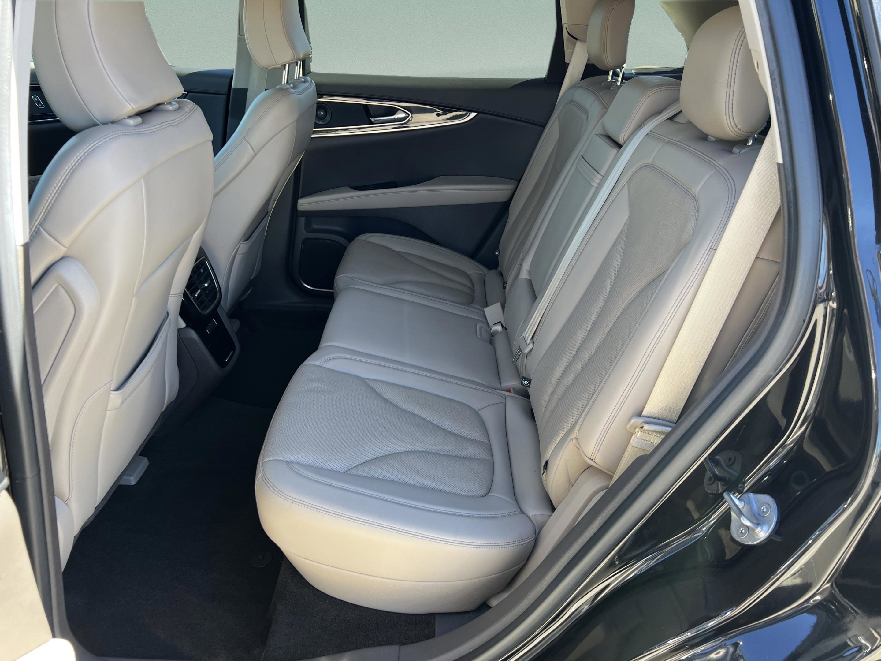 Used 2022 Lincoln Nautilus Reserve w/ Monochromatic Package image 25