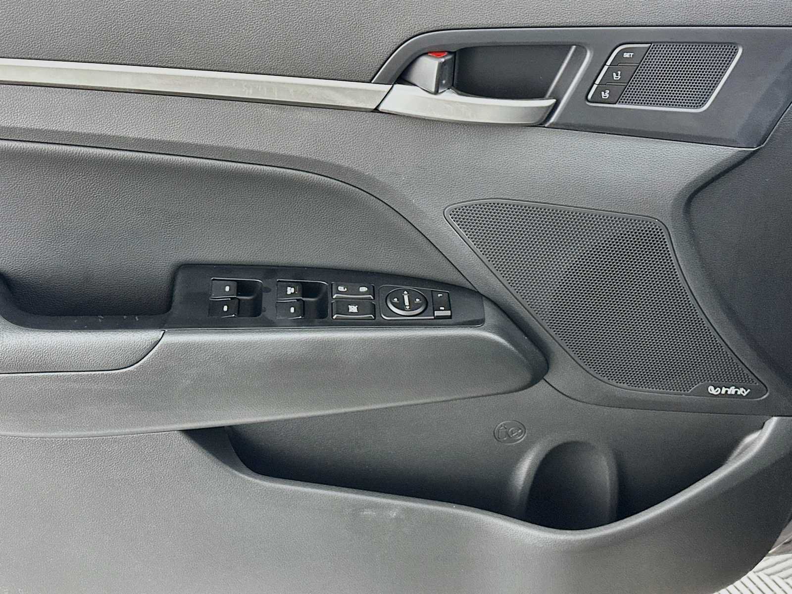 Used 2020 Hyundai Elantra Limited w/ Ultimate Package 03 FWD image 17