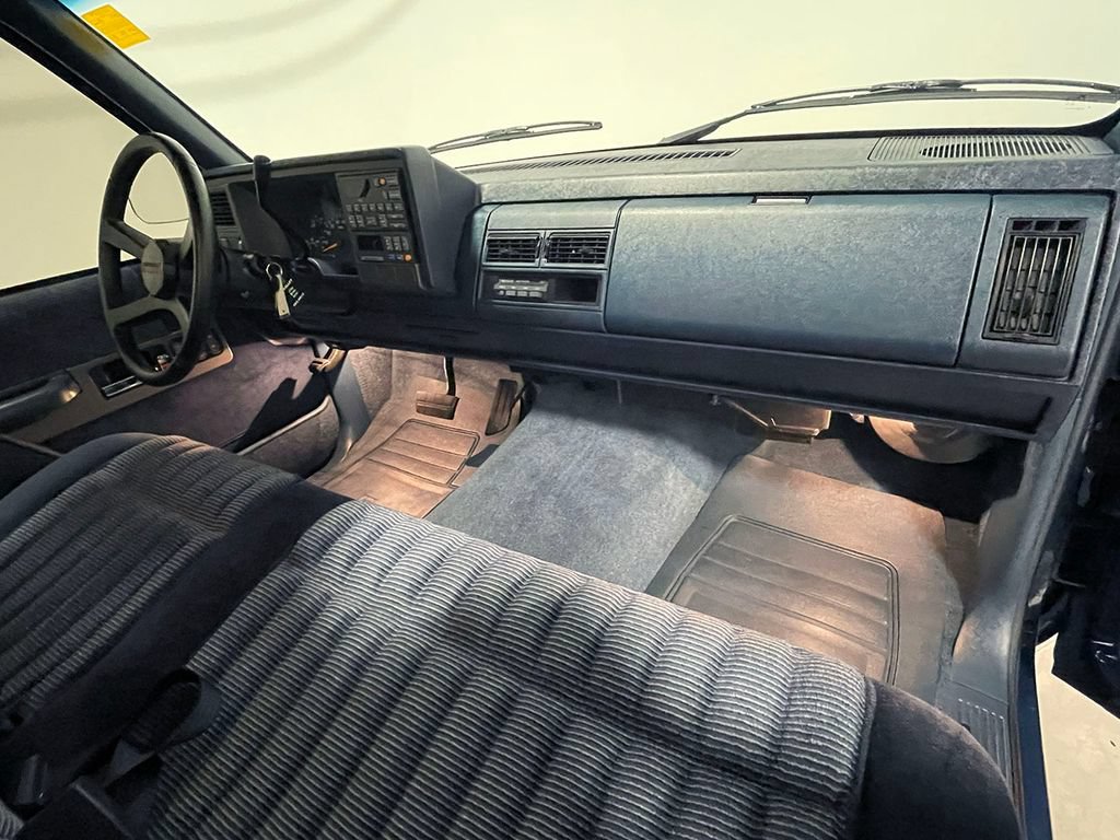 Used 1992 Chevrolet Silverado 1500 2WD Regular Cab image 39