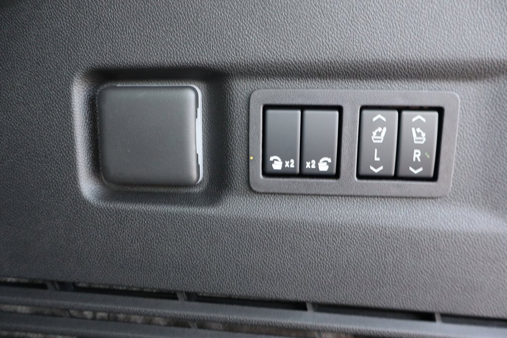 New 2025 Chevrolet Suburban Premier image 28