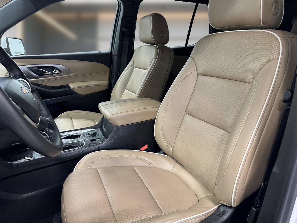 Used 2023 Chevrolet Traverse Premier FWD image 14