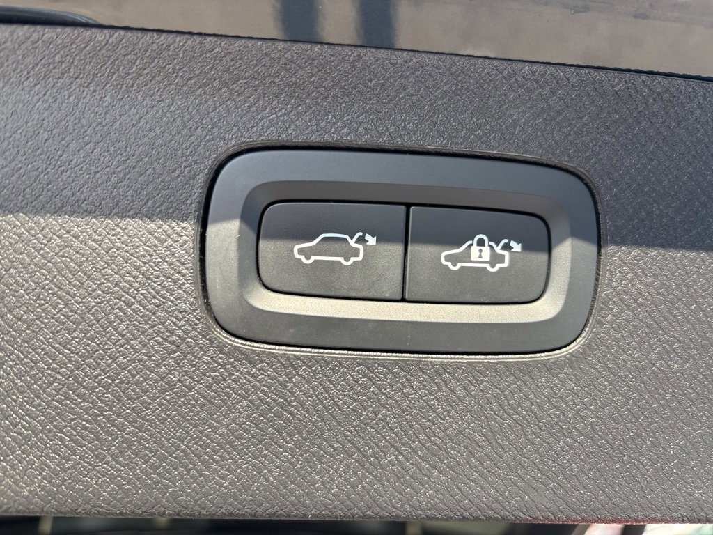 Certified 2023 Volvo XC90 B5 Plus w/ Protection Package Premier image 48