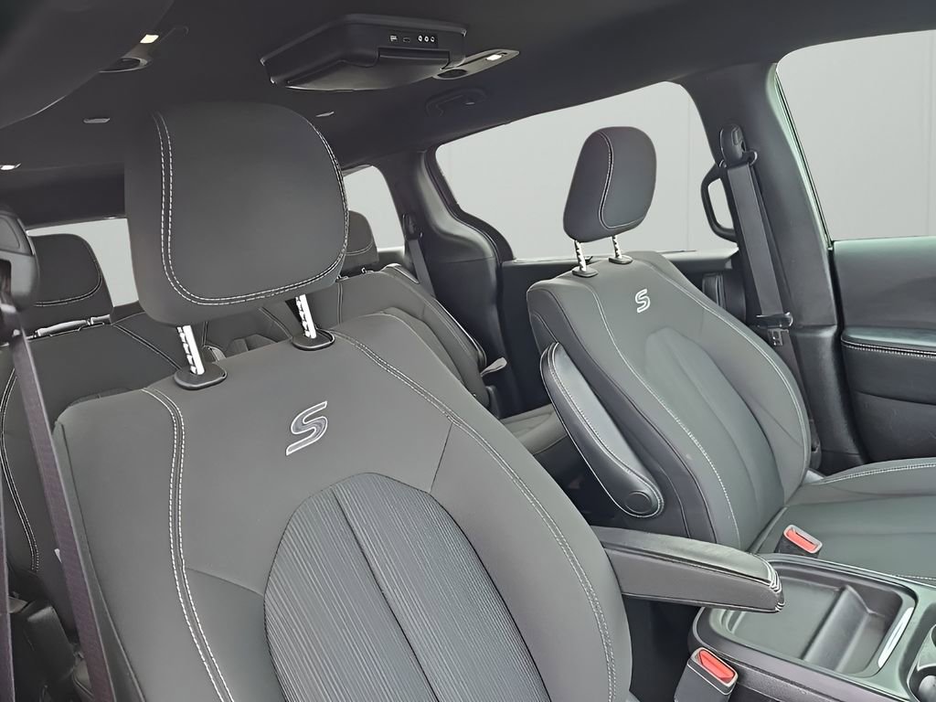 Used 2018 Chrysler Pacifica Touring Plus w/ S Appearance Package image 20