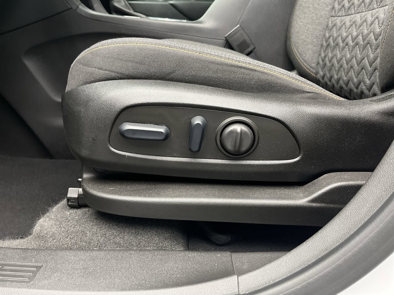 Certified 2023 Chevrolet Equinox LT AWD/4WD image 10