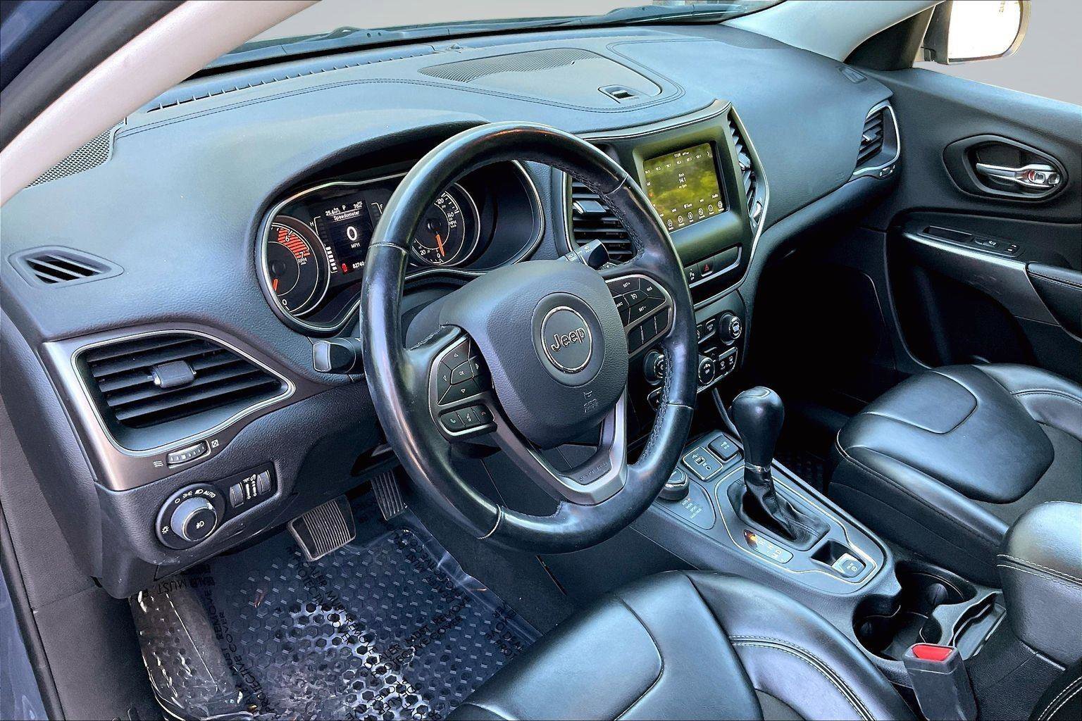 Used 2020 Jeep Cherokee Latitude Plus w/ Cold Weather Group AWD/4WD image 15