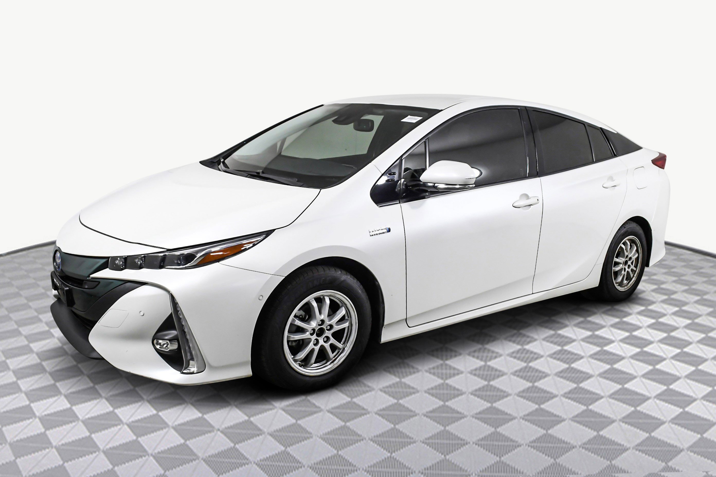 Used 2017 Toyota Prius Prime Advanced image 4