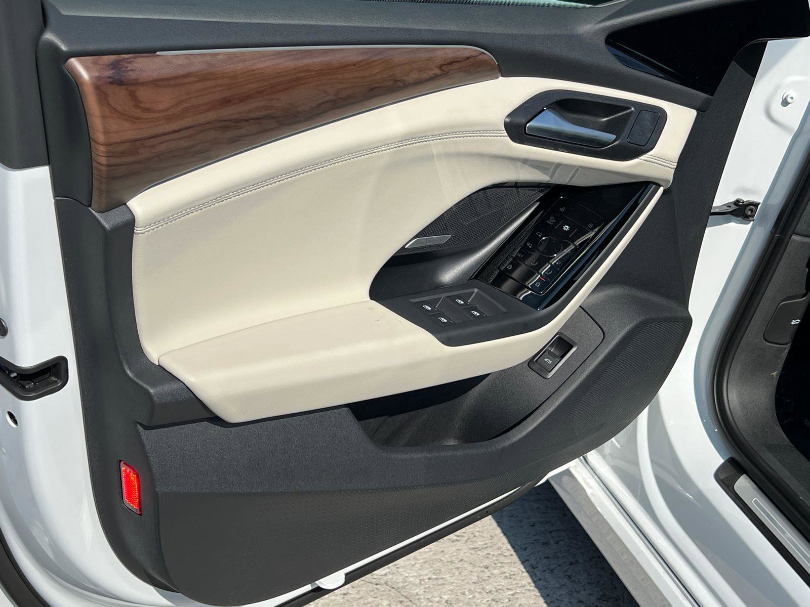 New 2025 Audi A6 e-tron Premium Plus image 10