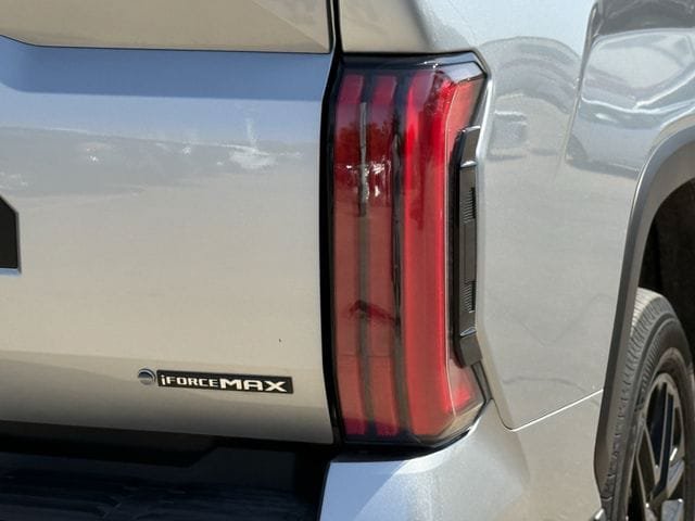 Used 2025 Toyota Tundra Limited AWD/4WD image 7
