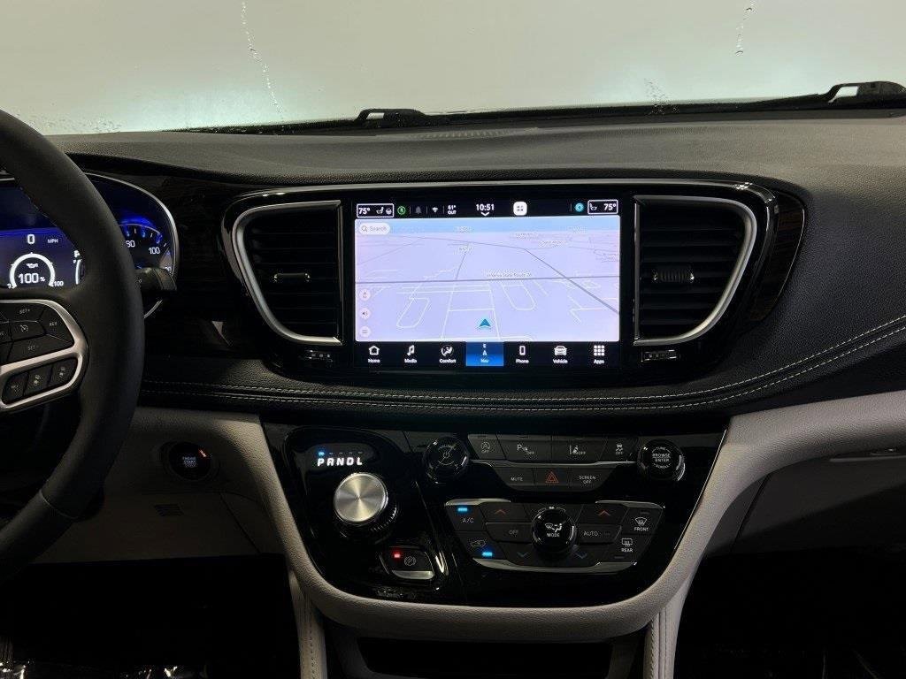 Used 2024 Chrysler Pacifica Limited image 16