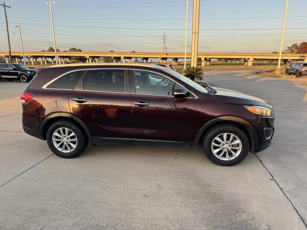 Used 2016 Kia Sorento LX w/ LX Convenience Package image 11
