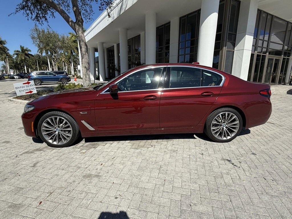 Certified 2023 BMW 530e w/ Convenience Package image 3