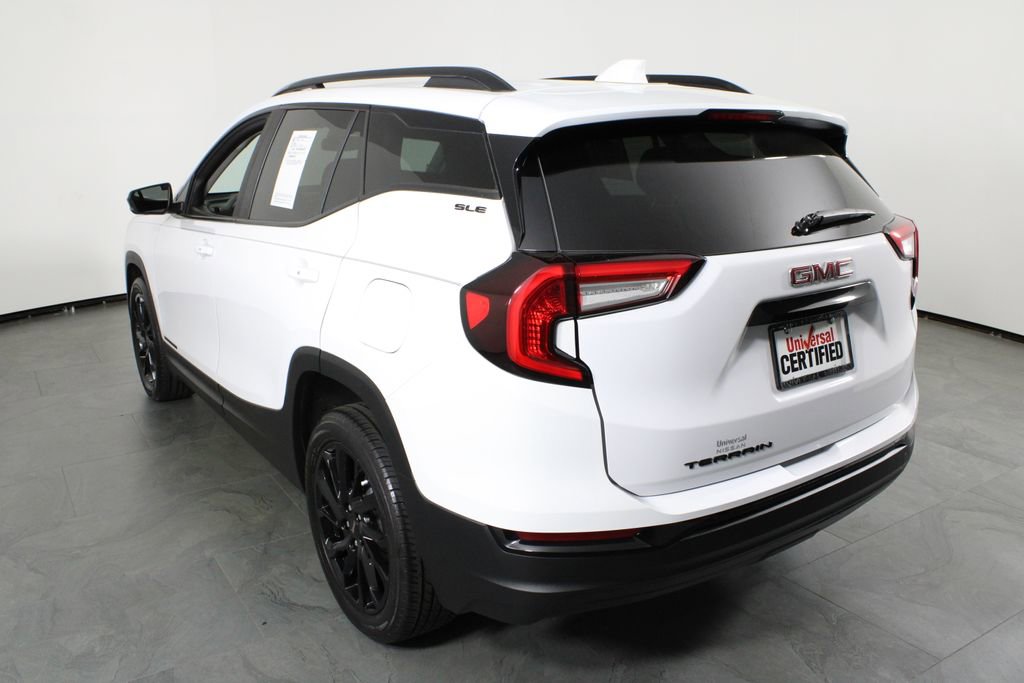 Used 2023 GMC Terrain SLE w/ Driver Convenience Package image 3