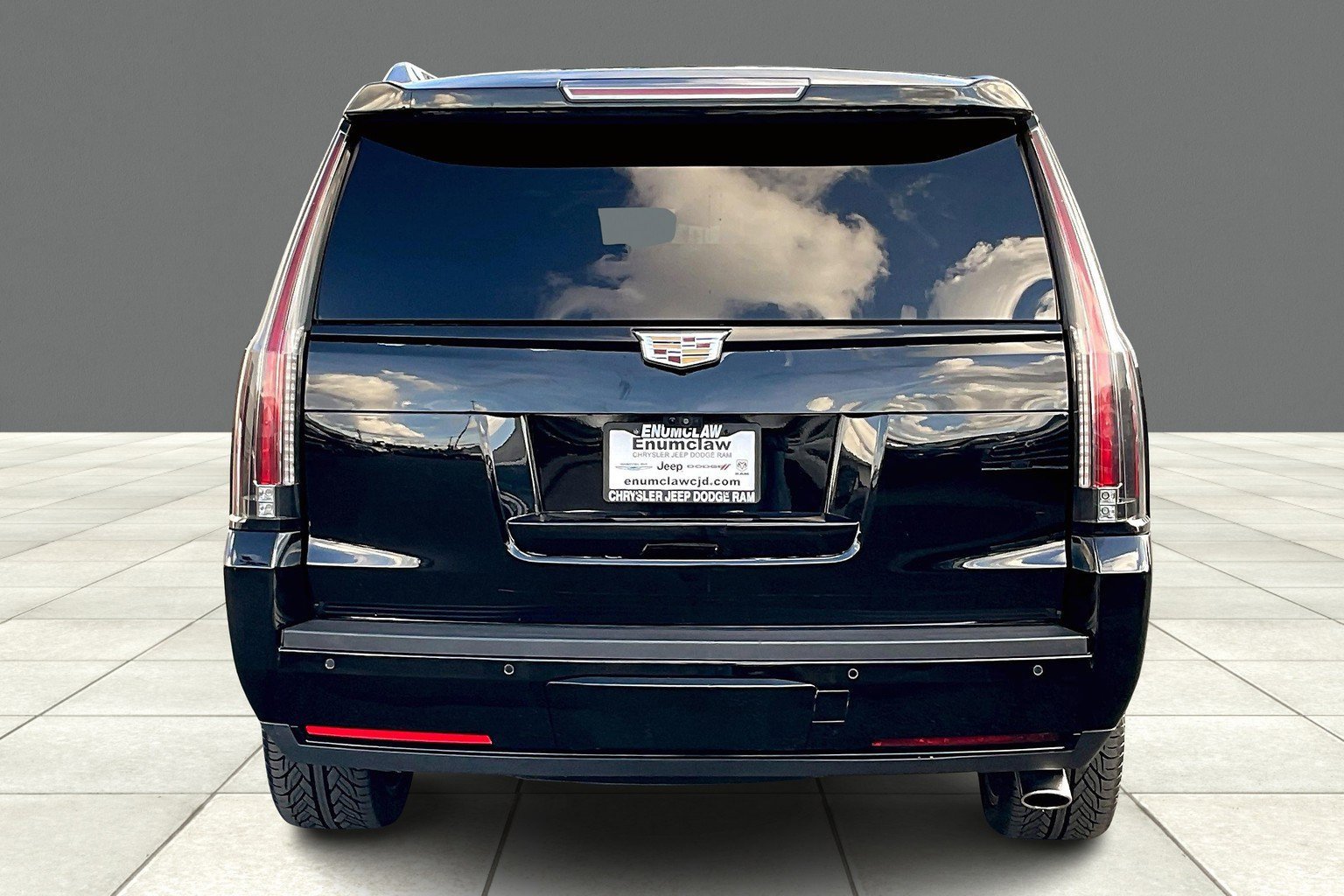 Used 2017 Cadillac Escalade Platinum image 4