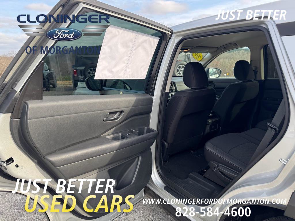Used 2024 Nissan Pathfinder S image 12