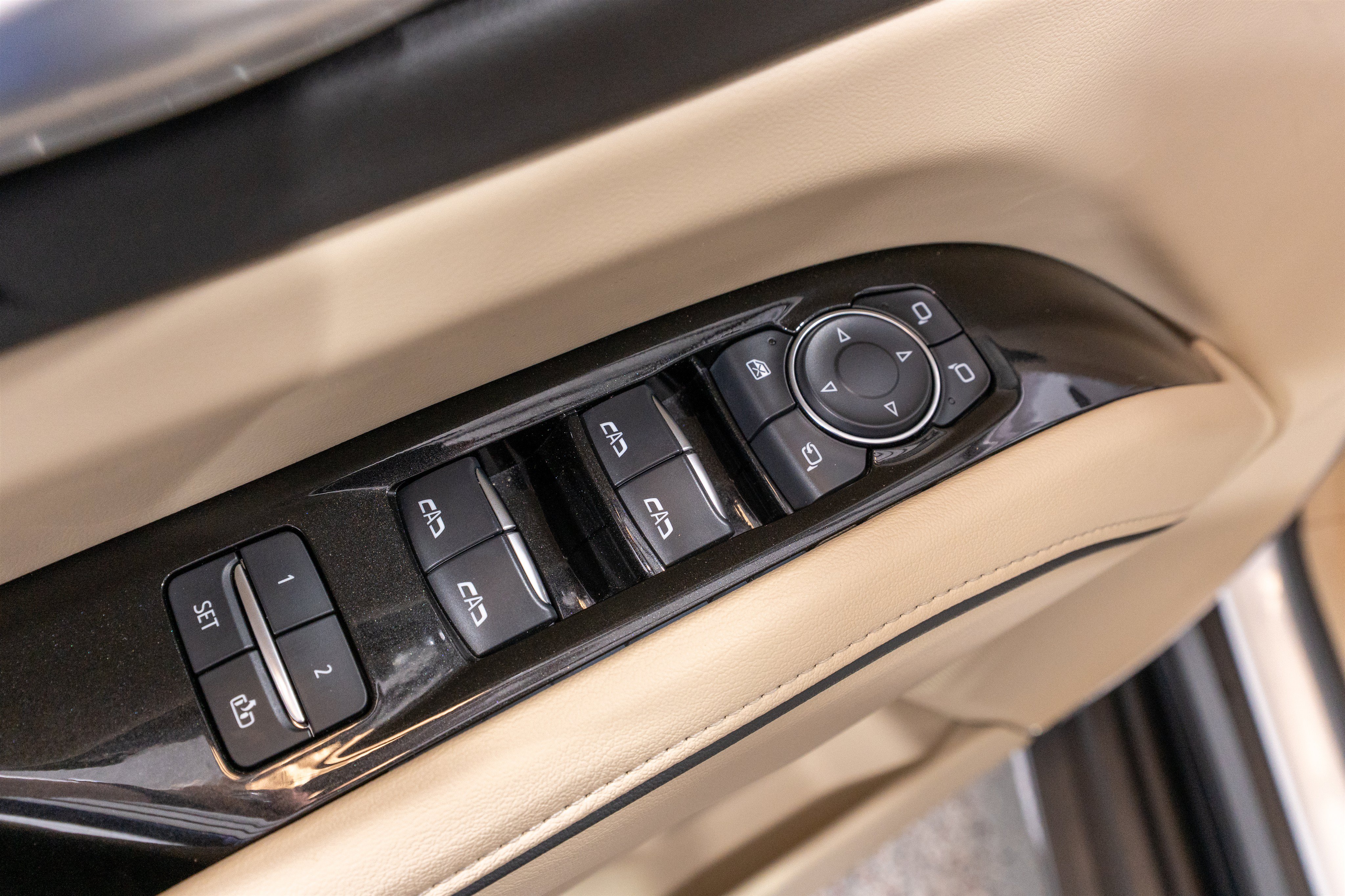 Used 2024 Cadillac Escalade Premium Luxury w/ Performance Package AWD/4WD image 15