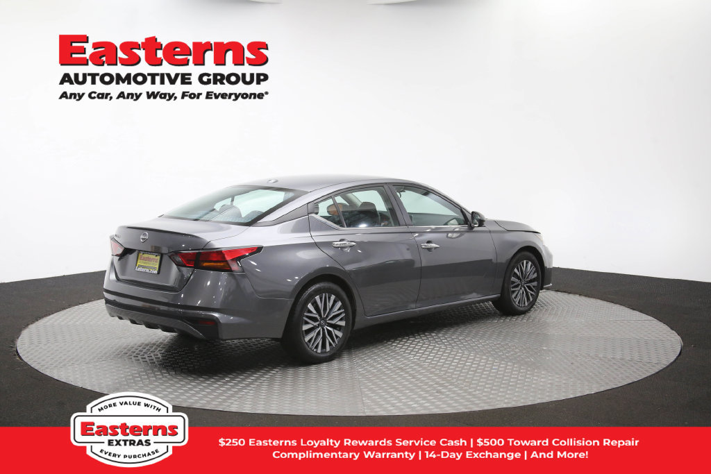 Used 2025 Nissan Altima 2.5 SV FWD image 41