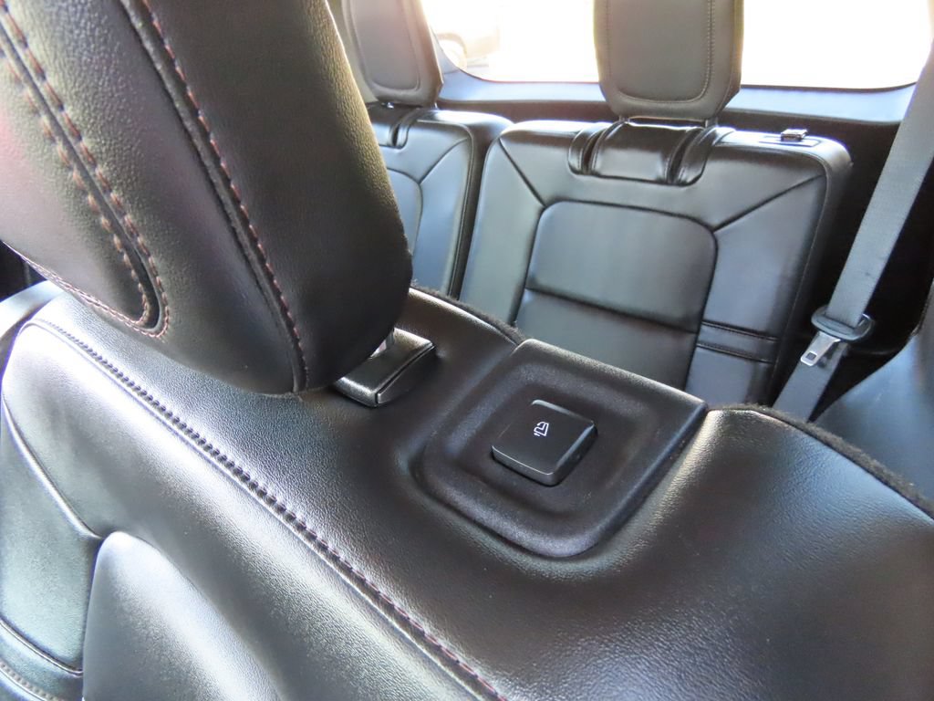 Used 2023 Lincoln Aviator AWD w/ Premium Package image 30