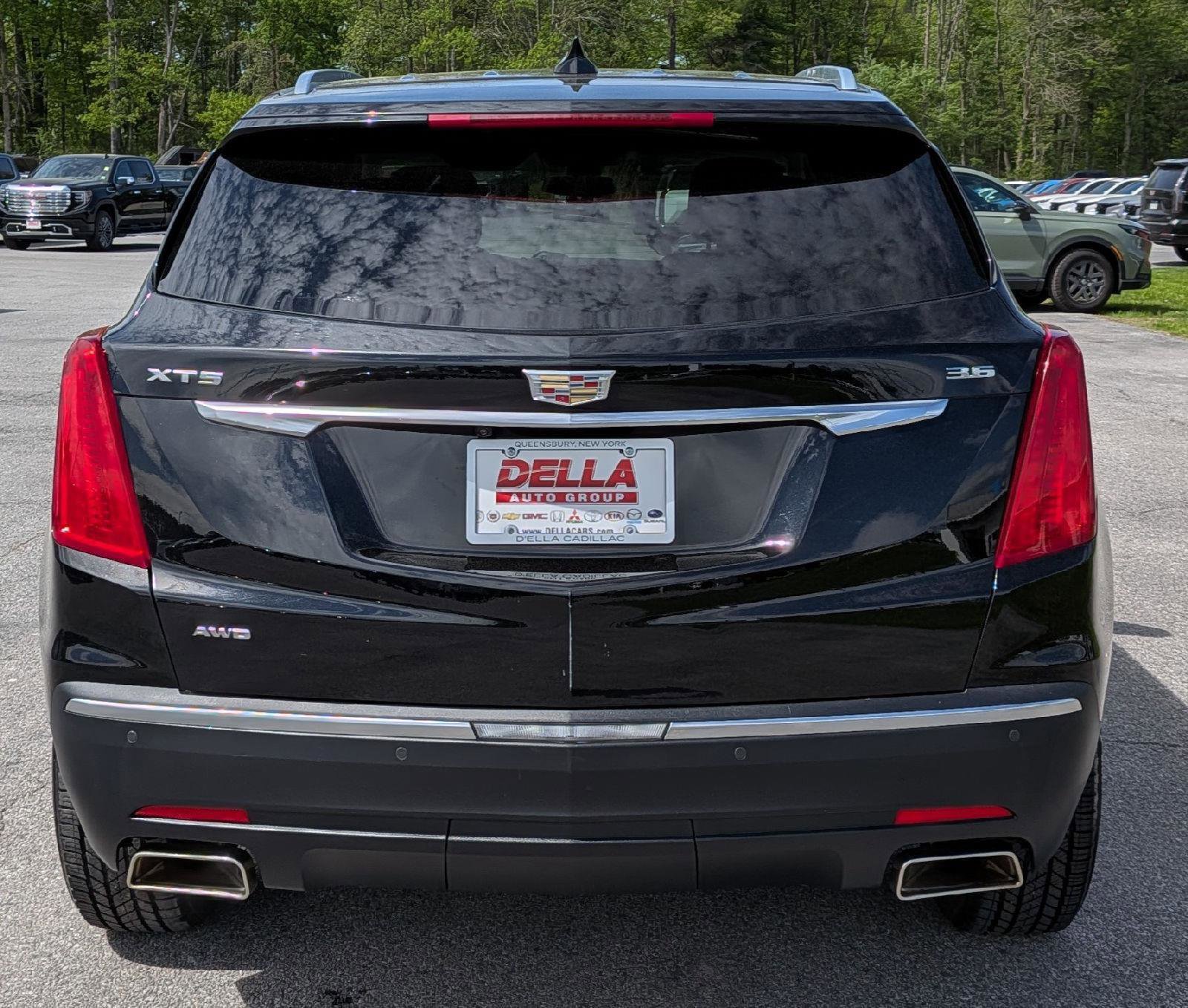 Used 2017 Cadillac XT5 Luxury w/ Driver Awareness Package AWD/4WD image 9