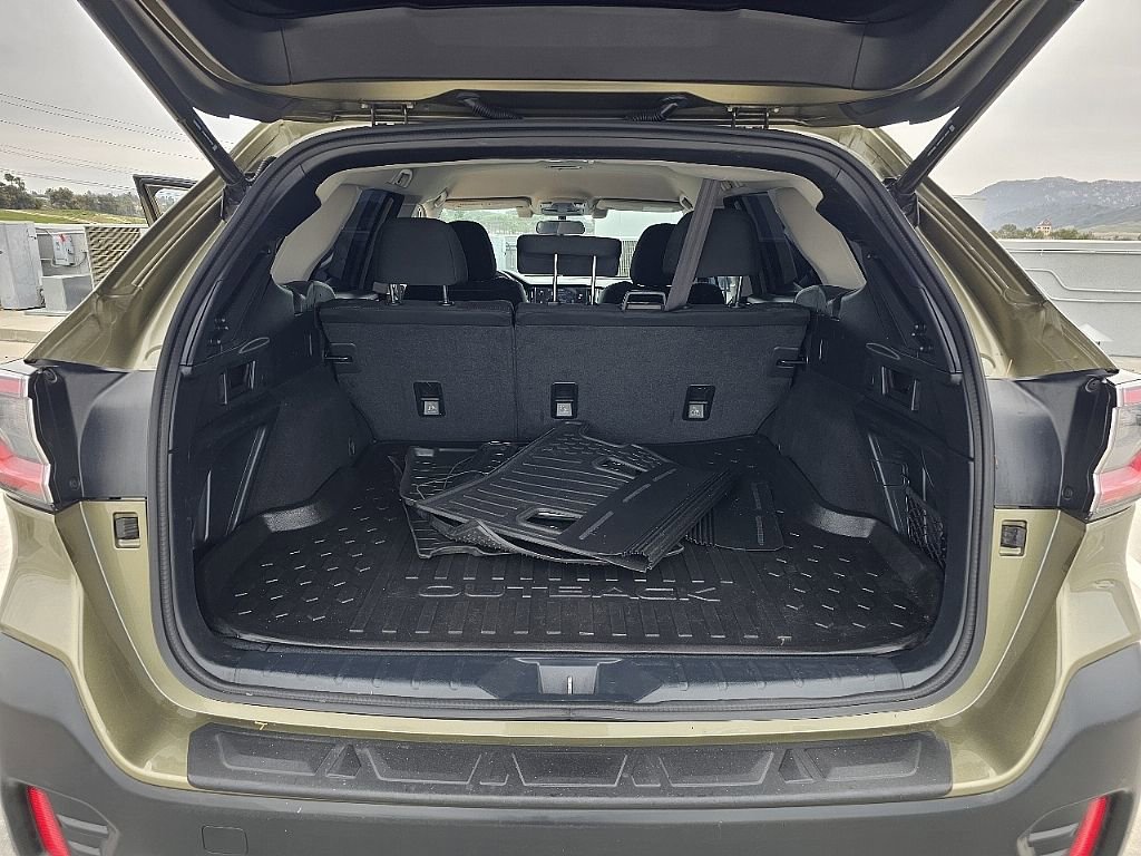 Used 2022 Subaru Outback Premium image 12