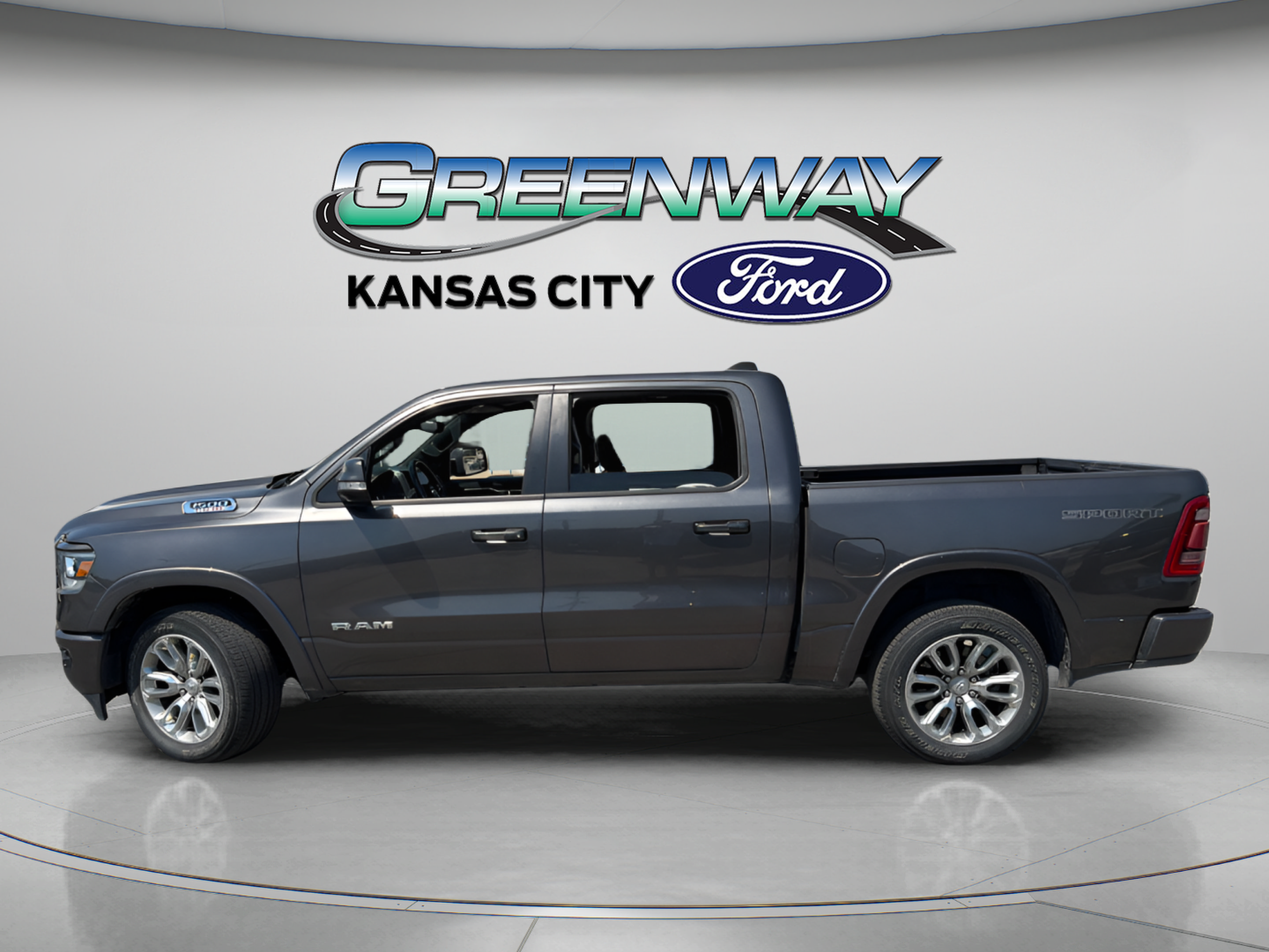 Used 2022 RAM 1500 Laramie w/ Sport Appearance Package AWD/4WD image 5