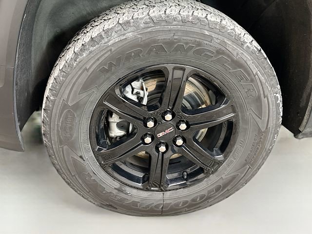 Used 2022 GMC Acadia AT4 w/ Technology Package image 34