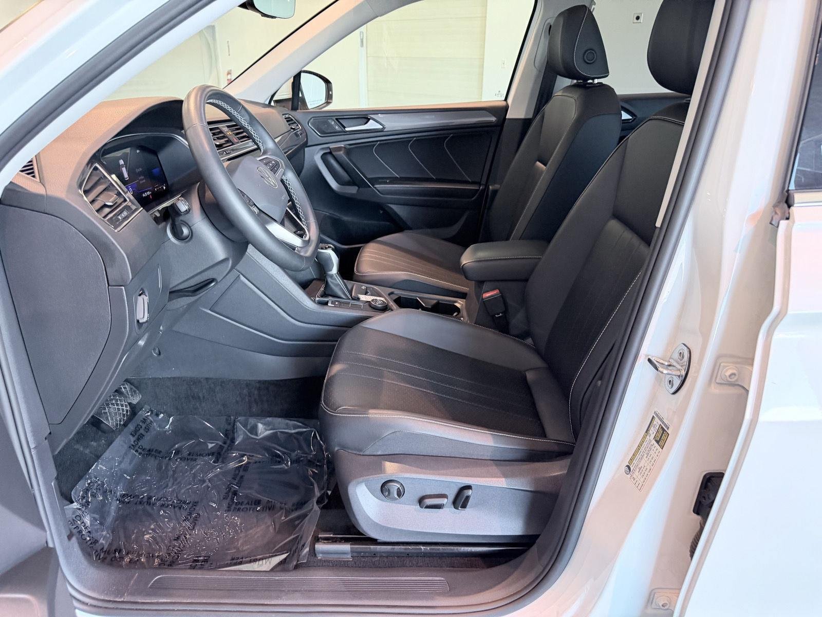Used 2023 Volkswagen Tiguan SE AWD/4WD image 35