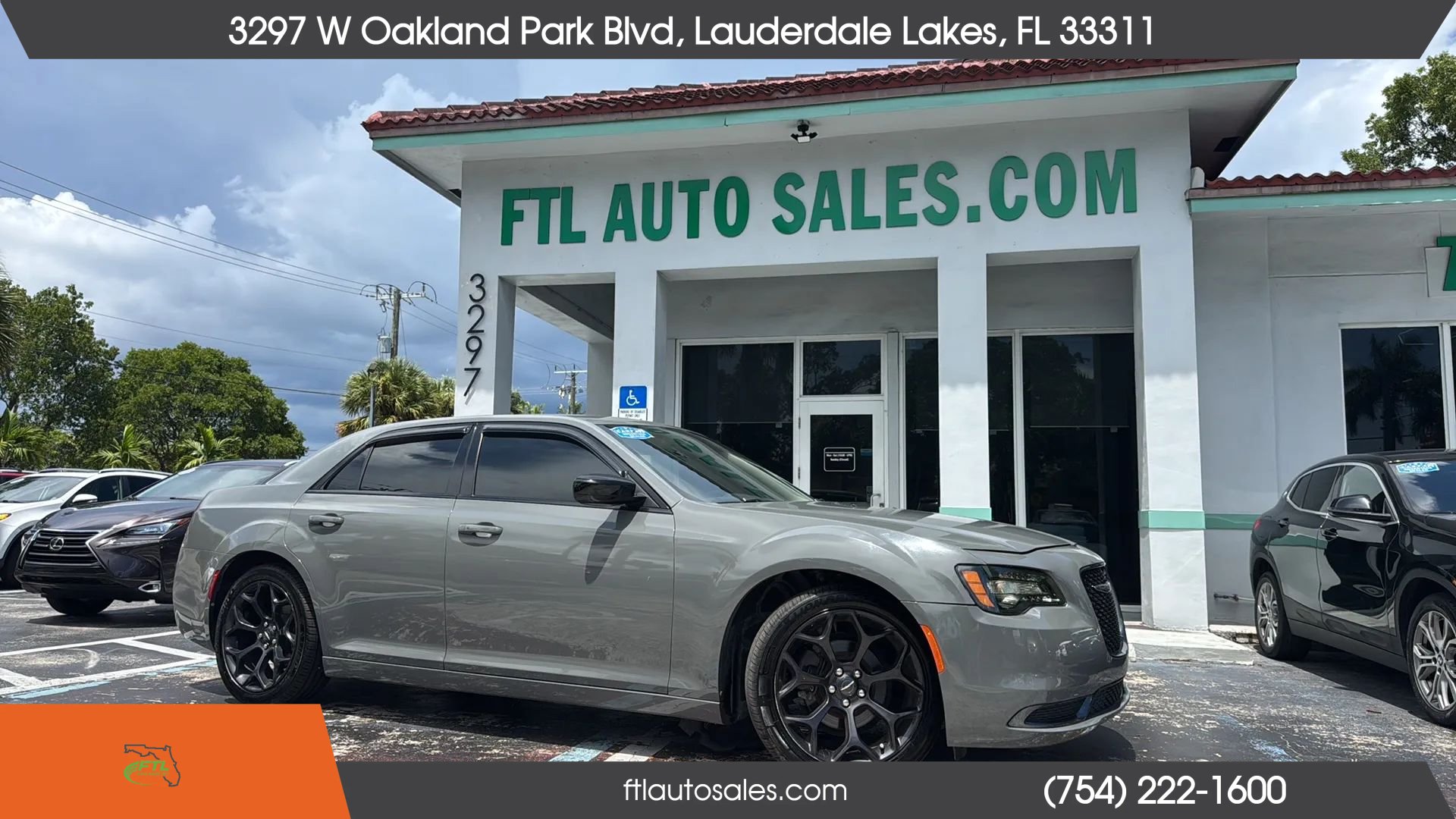 Used 2019 Chrysler 300 Touring w/ Sport Appearance Package RWD image 2